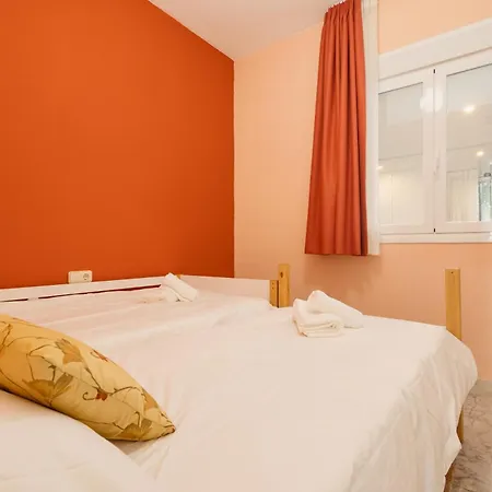 2 Bedroom In Golden Mile Apartment