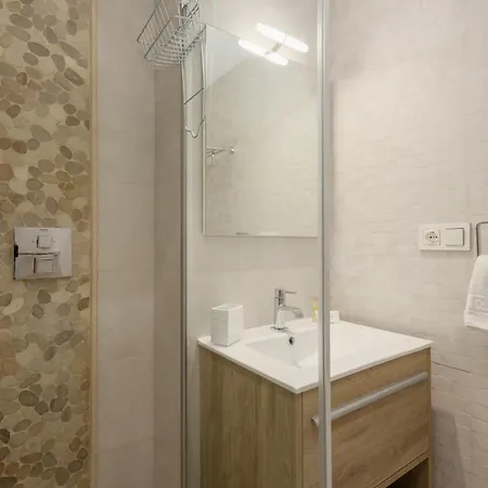2 Bedroom In Golden Mile