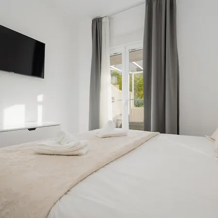 2 Bedroom In Golden Mile