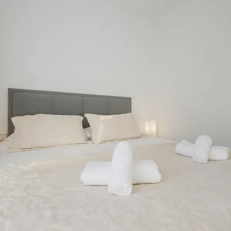 Apartment 2 Bedroom In Golden Mile *