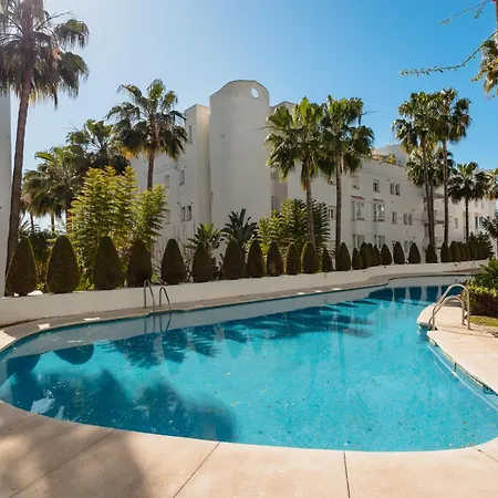 2 Bedroom In Golden Mile Apartment