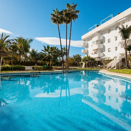 2 Bedroom In Golden Mile Apartment *